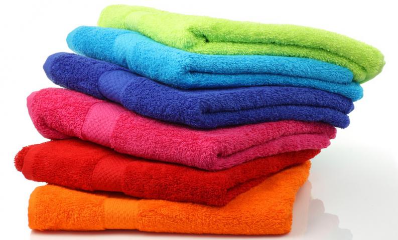 Organizar y limpiar las toallas.